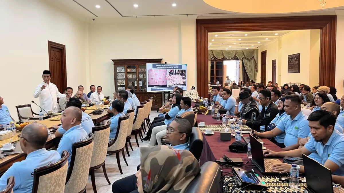 Menteri Pertanian RI, Andi Amran Sulaiman saat menggelar dialog dengan para pimpinan media di bawah payung Jawa Pos Group. (Aziz/Radar Bogor)