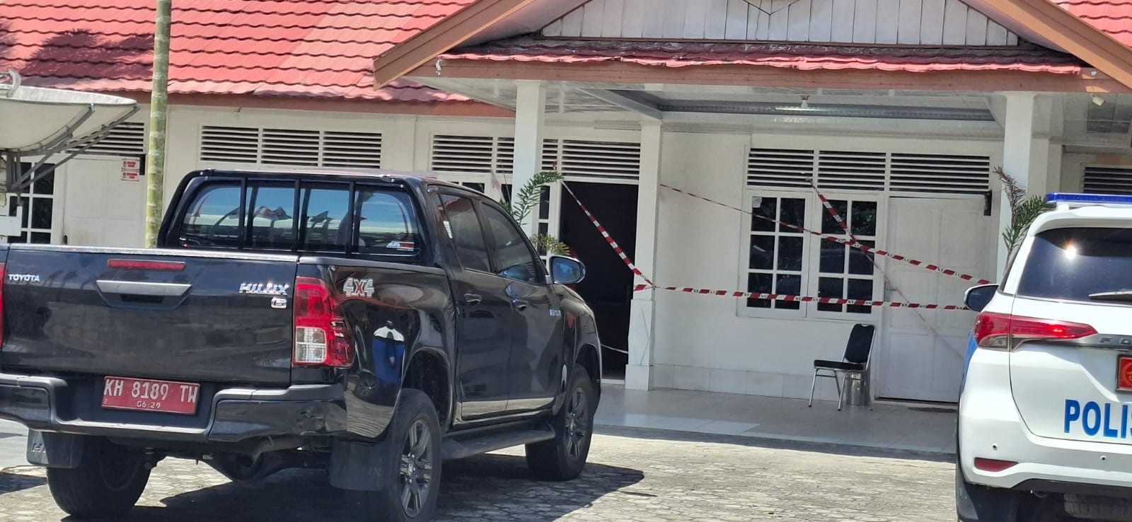DISEGEL: Ruang komisioner KPU Kotawaringin Timur disegel usai digeledah Kejati Kalteng. (Rado/Radar Sampit)