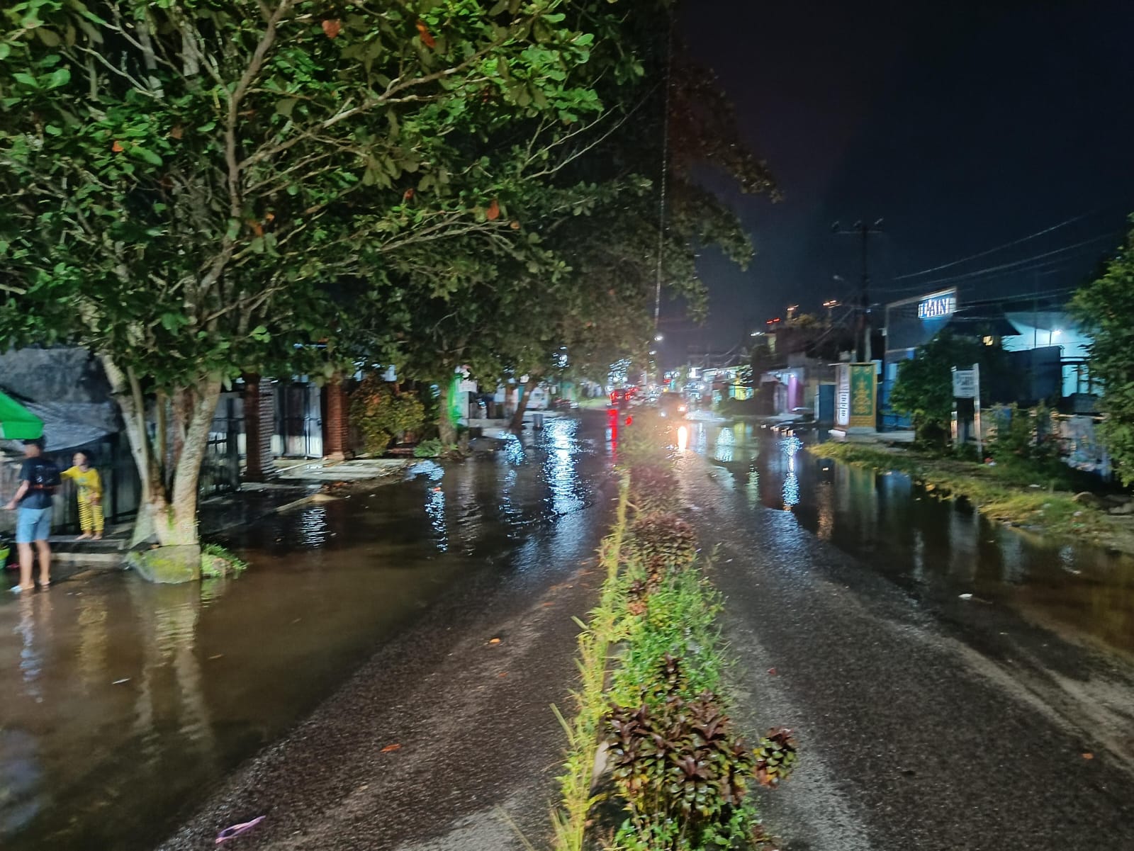 Banjir akibat a pasang atau rob di Sampit belum lama ini. (Dok.oes/ Radar Sampit)