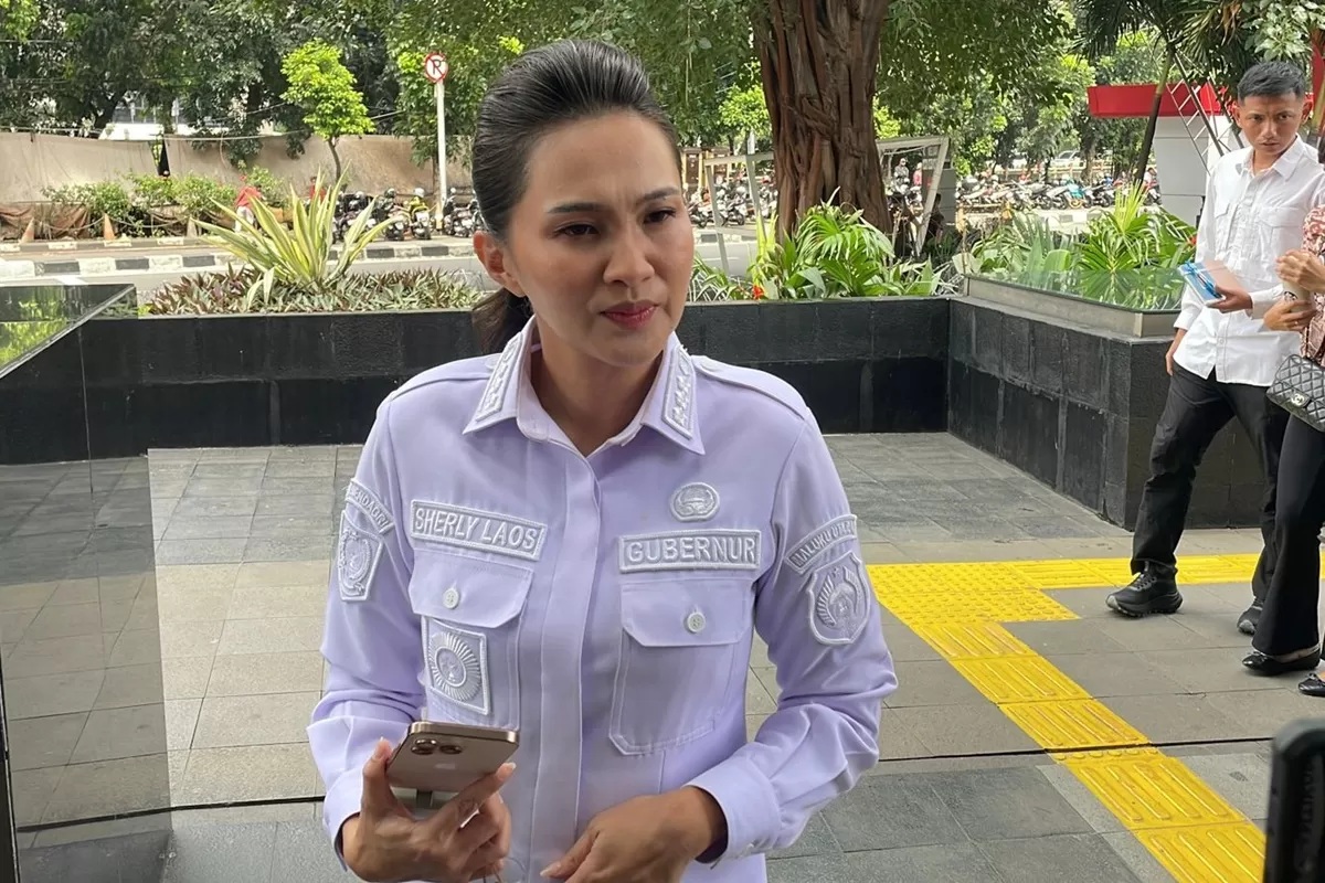 Gubernur Maluku Utara (Malut) Sherly Tjoanda Laos menyambangi Gedung Merah Putih Komisi Pemberantasan Korupsi (KPK), Jakarta, Rabu (22/10).