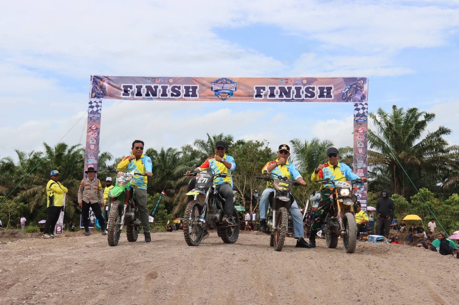 Kejuaraan Grasstrack Bupati Seruyan 2026  di Sirkuit Kaling Kala, Kecamatan Pembuang Hulu, Hanau, Minggu (11/1).
