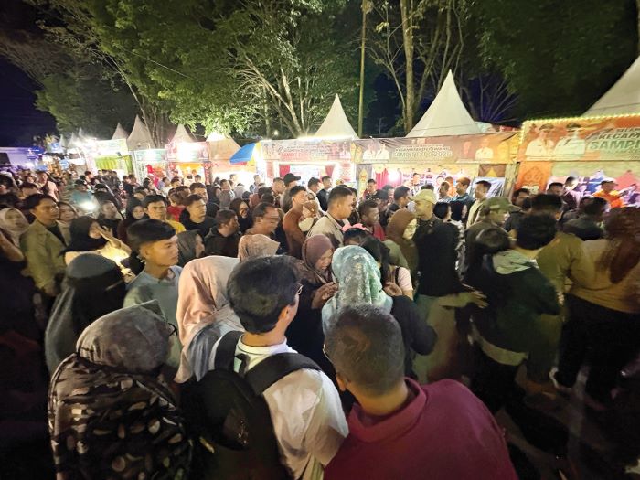 RAMAI: Antusiasme warga yang berkunjung ke Sampit Expo 2026. YUNI/RADAR SAMPIT