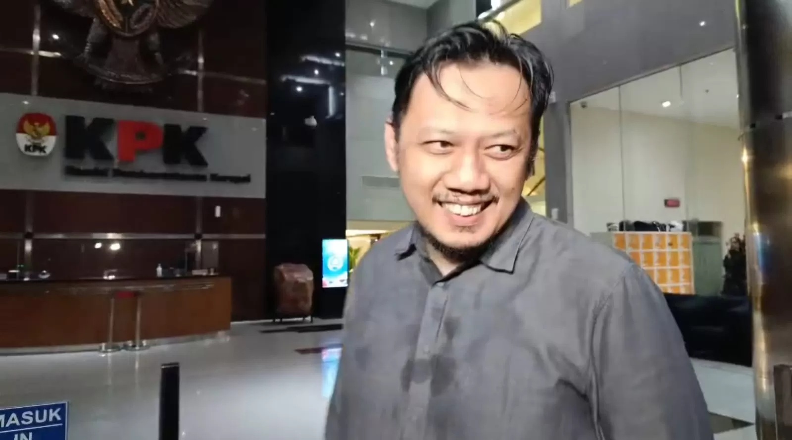 Ketua Bidang Ekonomi Pengurus Besar Nahdlatul Ulama (PBNU) Aizzudin Abdurrahman usai menjalani pemeriksaan sebagai saksi di Gedung Merah Putih KPK, Jakarta, Selasa (13/1).