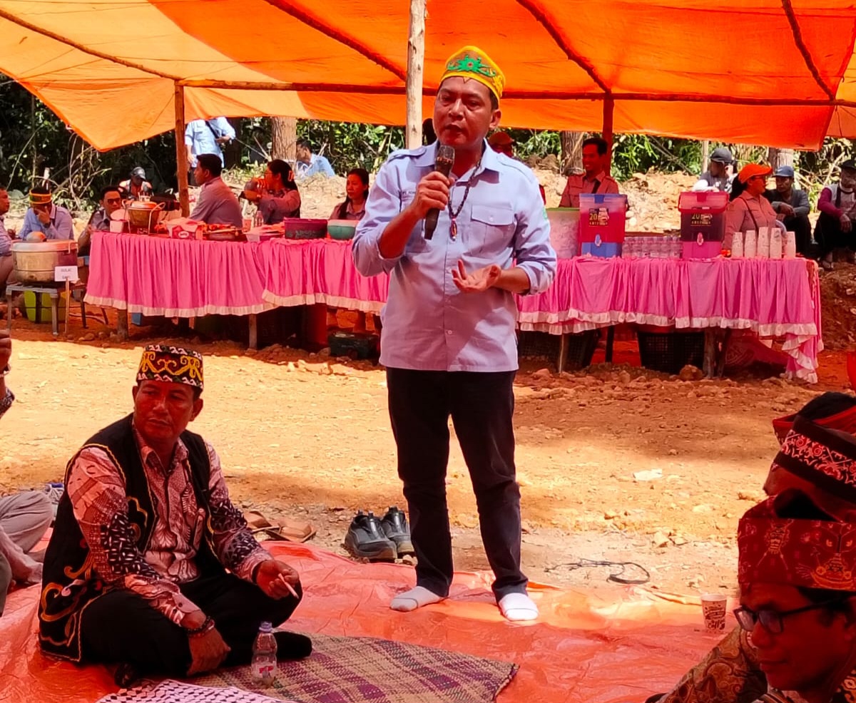Deputy General Manager PT. Korintiga Hutani Rais Sugito saat sambutan