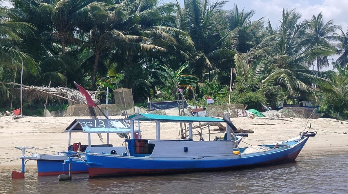 ENERGI: Wilayah pesisir Sukamara yakni di Kuala Jelai dan Cabang Barat direncanakan dibangun SPBN untuk mendukung aktivitas nelayan. FOTO: FAUZIANNUR/RADAR SAMPIT