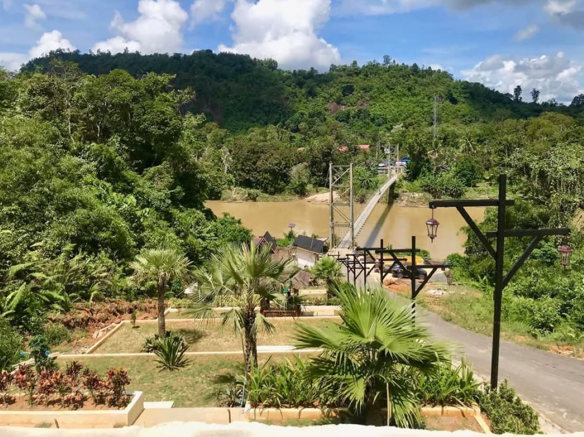 WISATA : Salah satu objek unggulan yakni Batu Suli yang terletak di Desa Upon Batu, Kecamatan Tewah, Gunung Mas. FOTO : DISBUDPAR GUMAS/RADAR SAMPIT