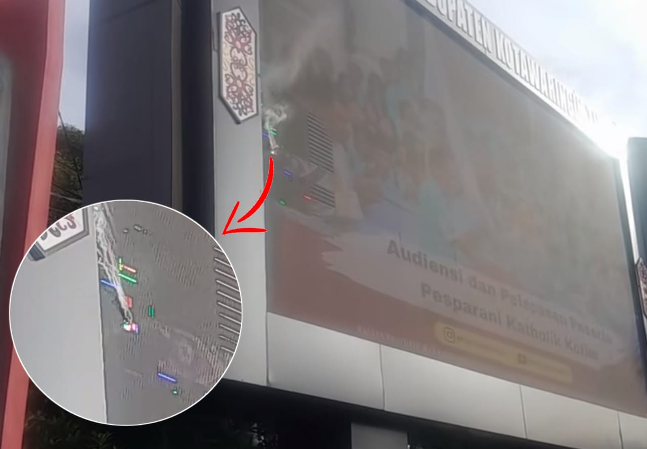 Videotron di depan Stadion 29 Nopember Sampit muncul percikan api, Sabtu pagi (17/1 /2026).