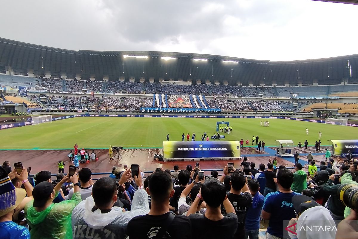 Stadion Gelora Bandung Lautan Api (GLBA)