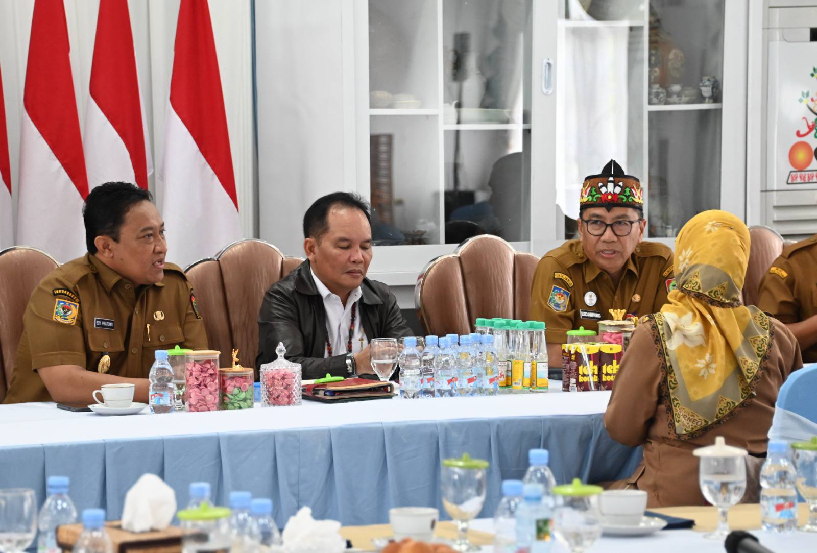 Gubernur Kalteng Agustiar Sabran ketika menggelar rapat bersama Wakil Gubernur, Plt Sekda, dan jajaran kepala OPD Pemprov Kalteng,Selasa (20/1).