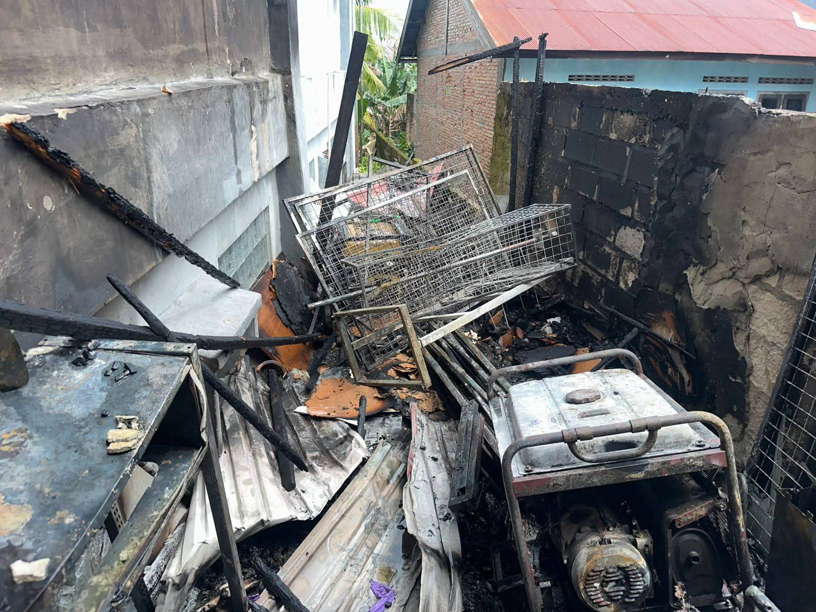 Gudang Genius di Jalan Adipati, Kelurahan Raja, Kecamatan Arut Selatan, Kabupaten Kotawaringin Barat (Kobar), terbakar pada Rabu (21/1) pukul 10.13 WIB.