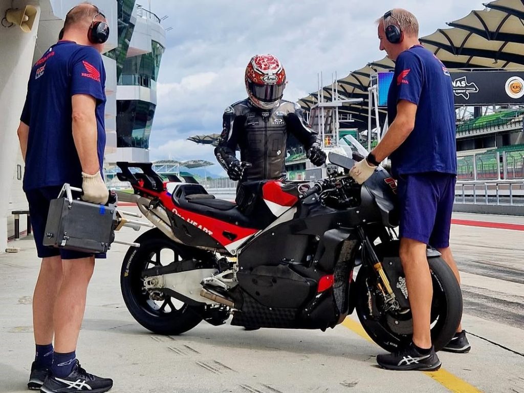 Salah satu tim balap MotoGP dengan motor protitipe mesin 850cc.