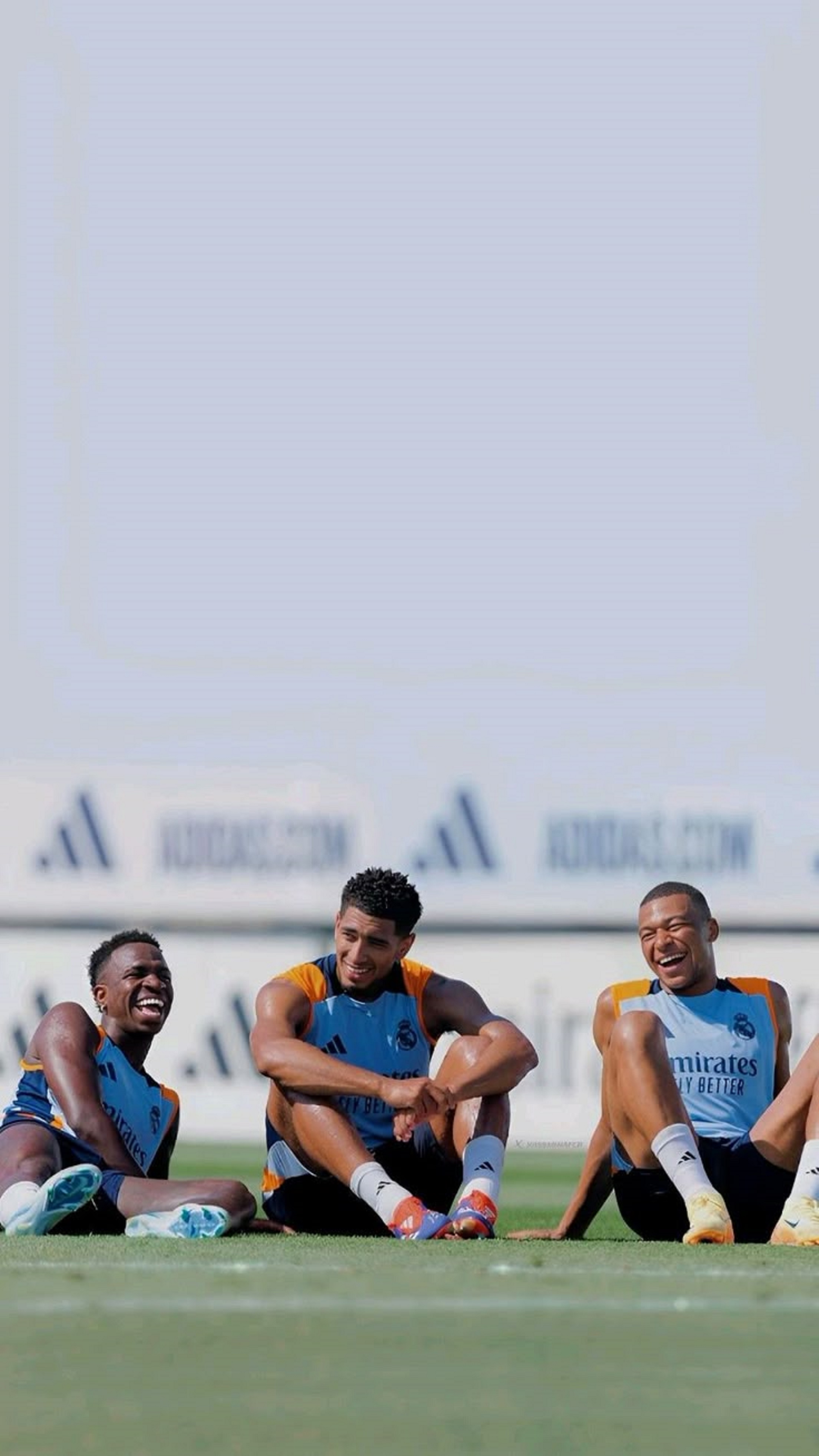 Tiga pemain bintang Real Madrid, Vinicius jr, Jude Bellingham, dan Kylian Mbappe di sela latihan.