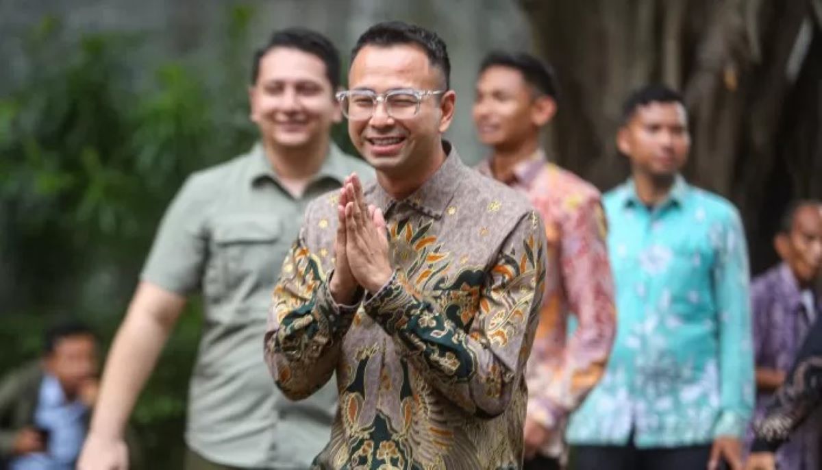 Raffi Ahmad saat tiba di kediaman Presiden Terpilih Prabowo Subianto di Kertanegara, Selasa (15/10). (Dery Ridwansah/JawaPos.com)