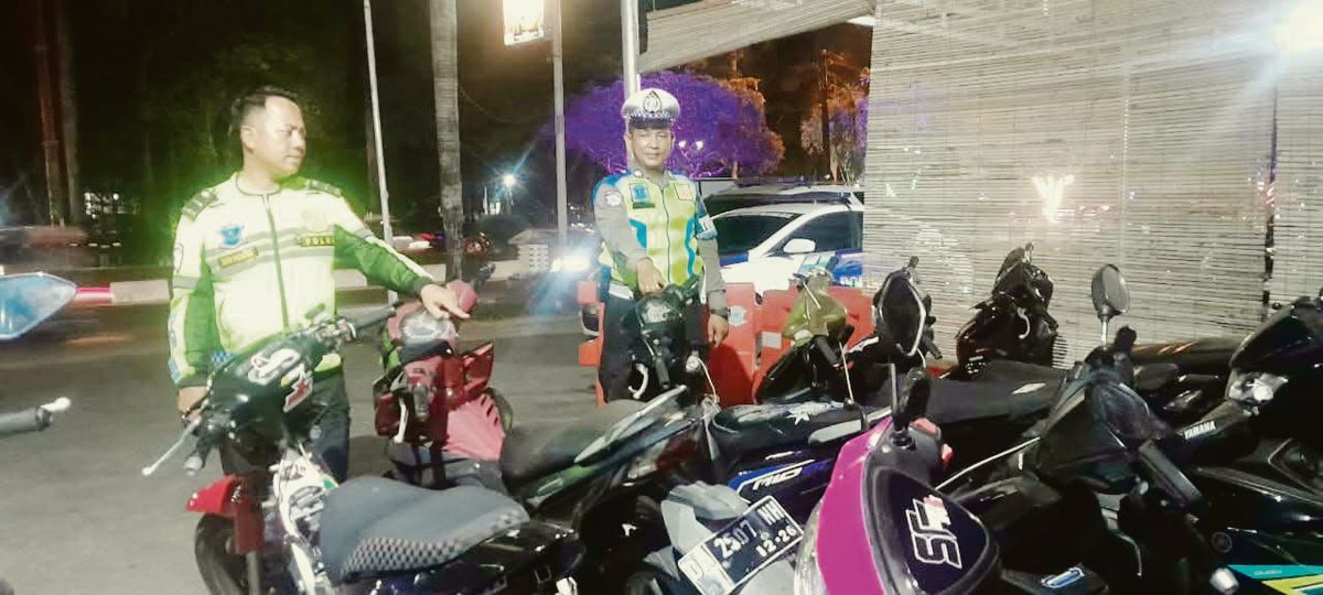 DITINDAK : Belasan motor pelaku balap liar diamankan Satuan Lalu Lintas (Satlantas) Polresta Palangka Raya, Sabtu (24/1/2026). FOTO: IST/RADAR SAMPIT