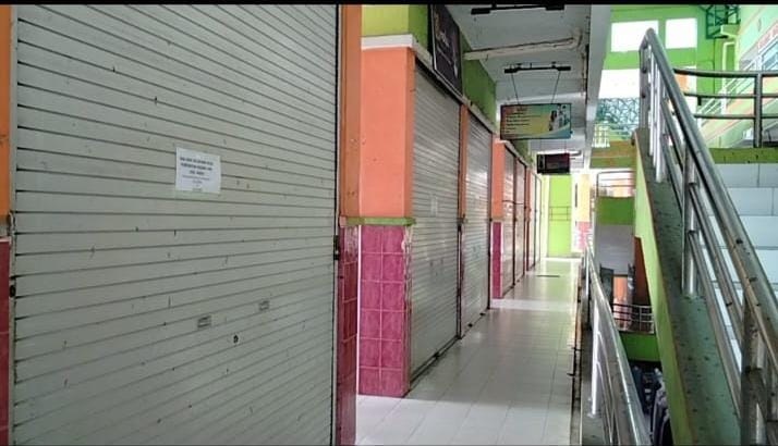 Kondisi kios di lantai II Pasar Indra Sari Pangkalan Bun, Kelurahan Raja, Kecamatan Arut Selatan, Kabupaten Kotawaringin Barat, Sabtu (24/1)