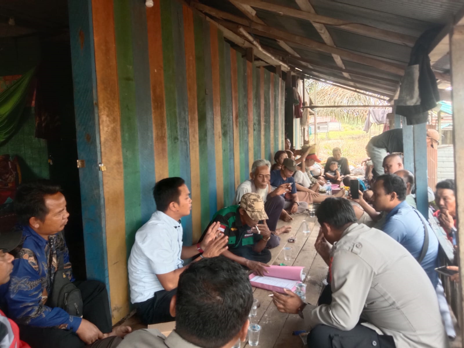 Sejumlah warga Desa Ramban saat menggelar pertemuan dengan pihak perusahaan PT GAP, pada Kamis (22/1) lalu.