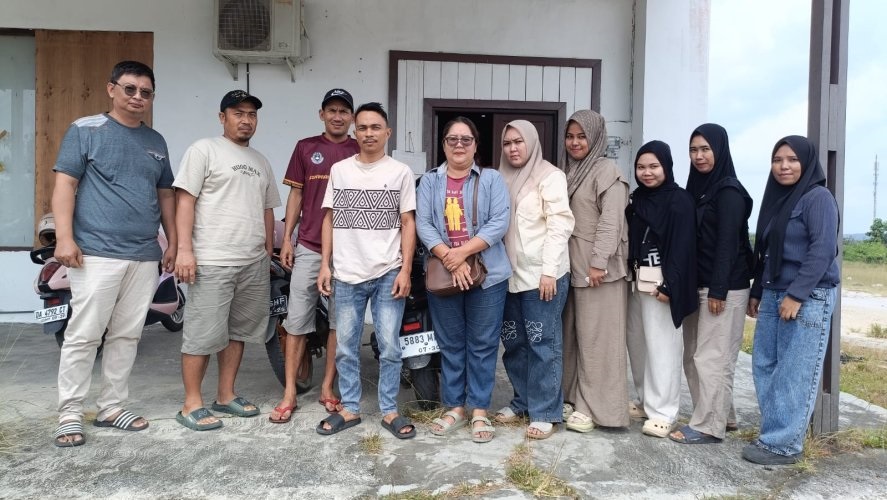 Pelaku UMKM yang selama ini berjualan di kawasan Taman Kota Kuala Kurun ketika berkumpul bersama, Sabtu (24/1).