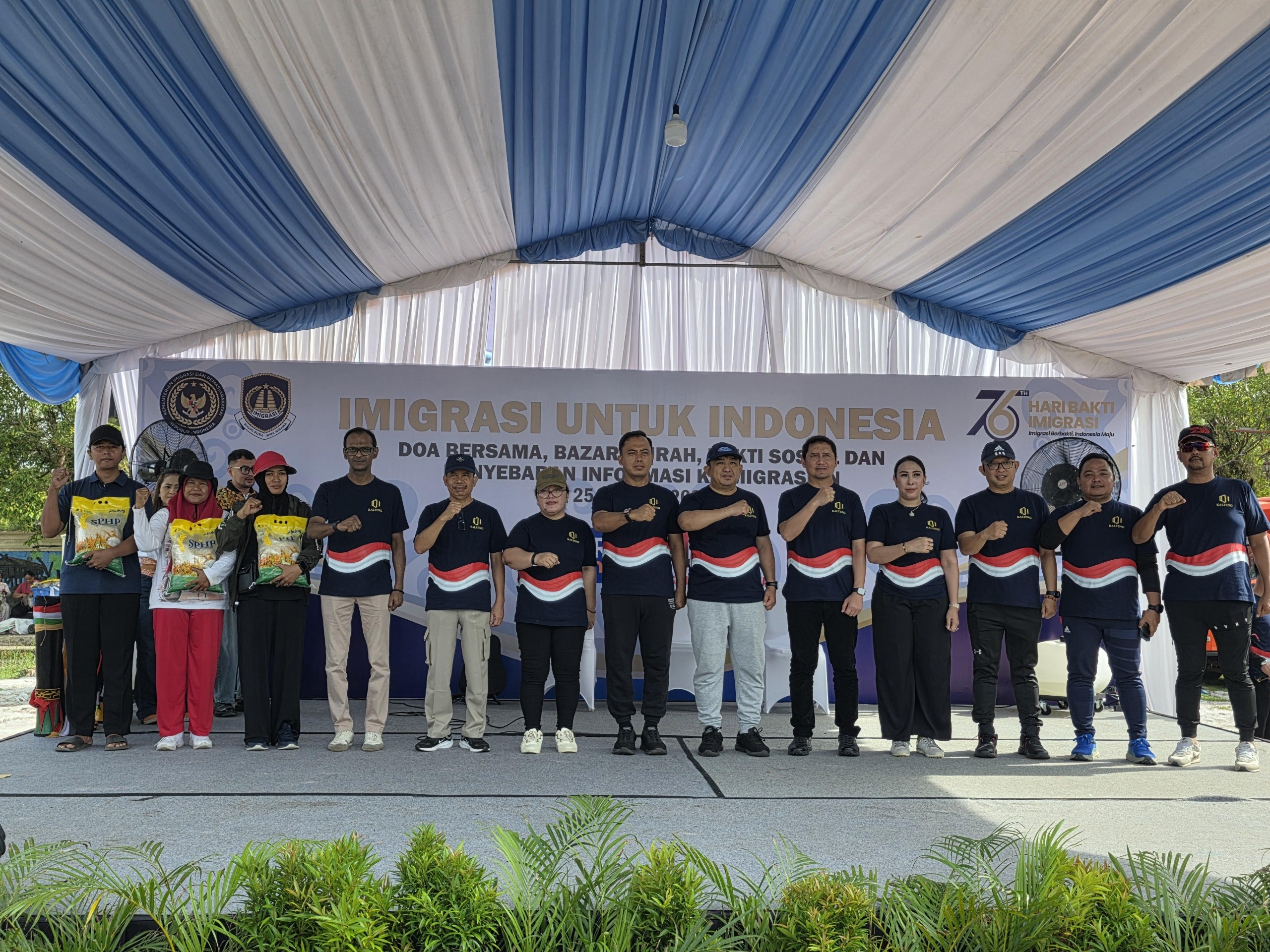 RANGKAIAN HBI KE-76: Puncak peringatan Hari Bakti Imigrasi (HBI) ke-76 yang dipusatkan di Halaman Kantor Gubernur Kalteng, Minggu (25/1).KANTOR IMIGRASI UNTUK RADAR SAMPIT