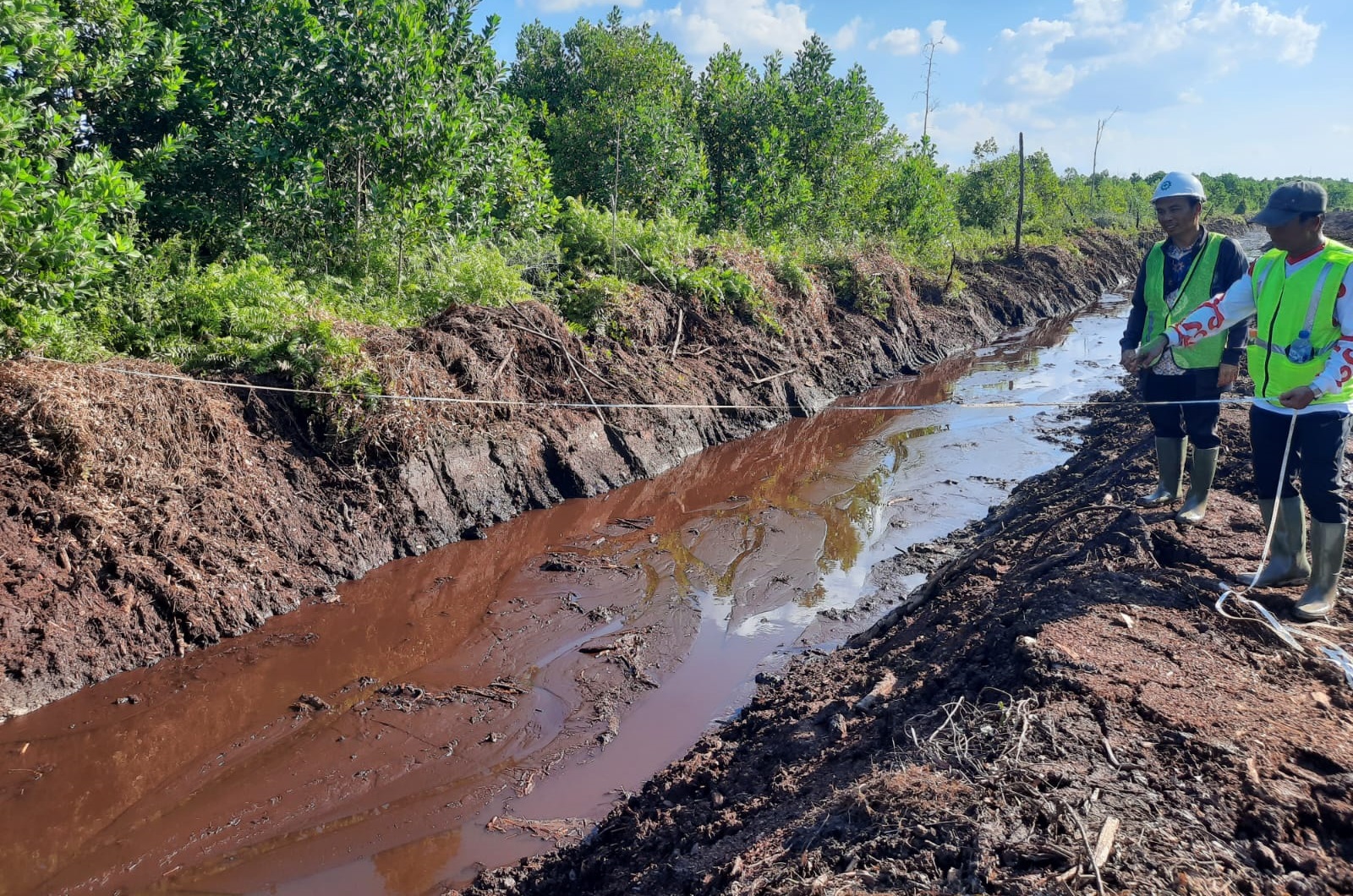 Pekerjaan rehabilitasi saluran ring drain di Jalan Tjilik Riwut Sampit,  yang dikerjakan bertahap dan  ilanjutkan tahun ini.