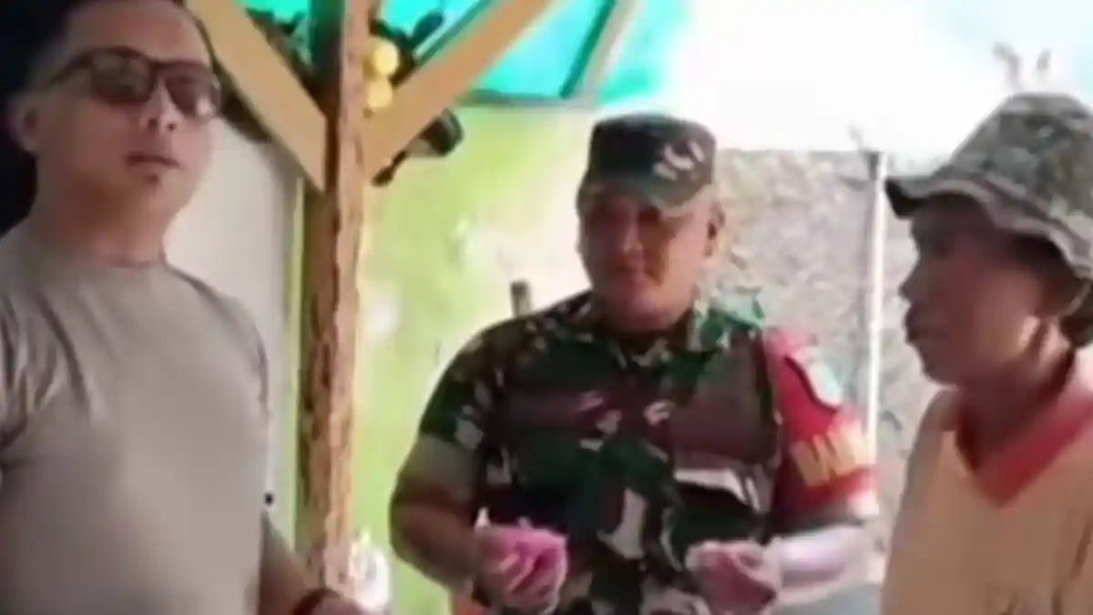 Potongan video viral penjual es kue jadul yang dipermalukan dan dituding jual jajanan berbahaya. (Instagram/Tangkap layar @delete_.id)