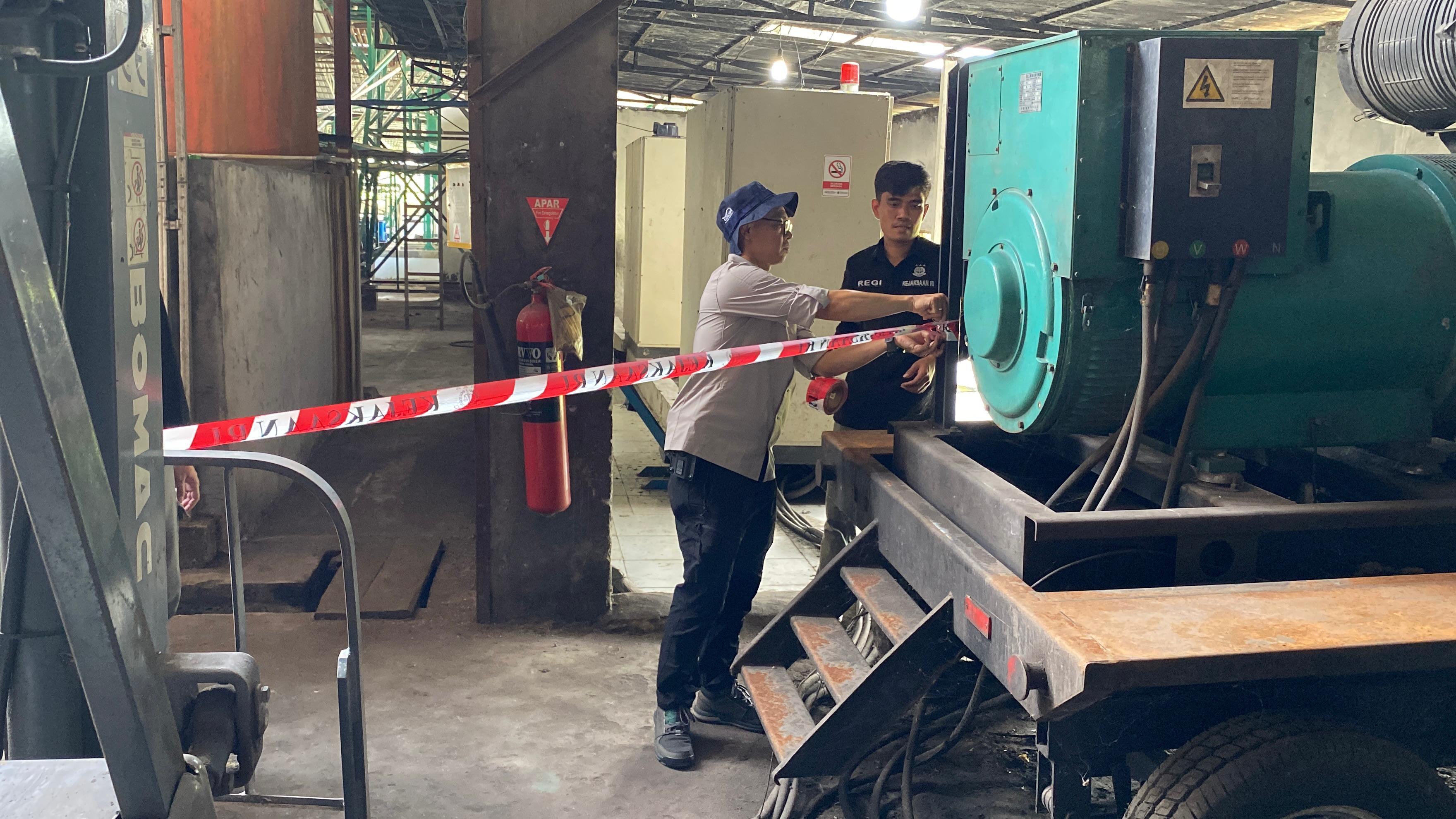 : Penyegelan aset PT IM oleh petugas Kejati Kalteng, dalam perkara ekspor komoditas pertambangan, yang ditaksir merugikan negara sampai Rp 1,3 Triliun.