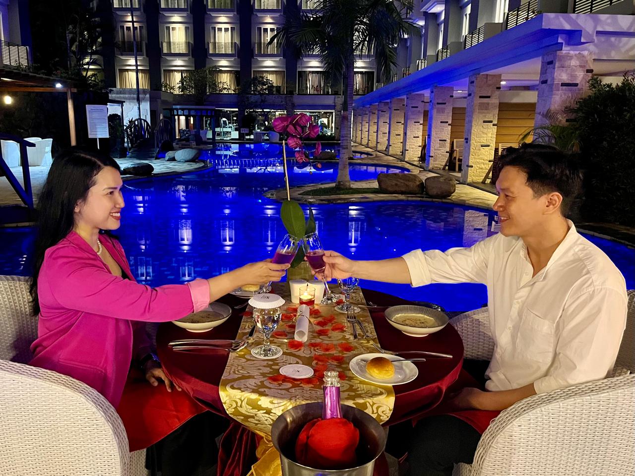 Suasana Romantic Dinner Buffet bertema &ldquo;Love in Every Moment&rdquo; yang dihadirkan untuk memeriahkan perayaan Hari Valentine di area hotel.