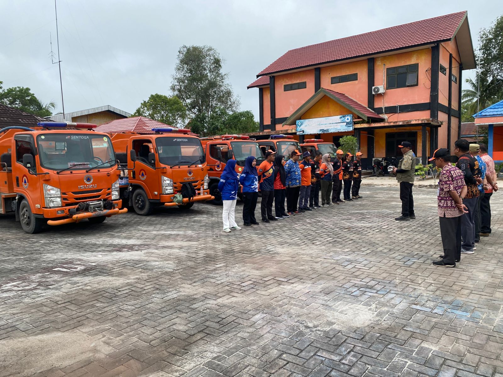 Kepala Pelaksana BPBD Kotim, Multazam, mengatakan bahwa pihaknya telah melaksanakan distribusi air bersih ke wilayah terdampak.