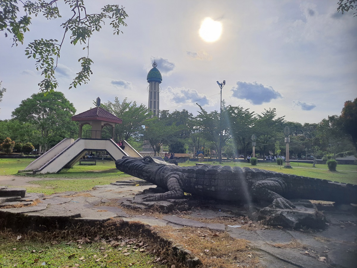 Arena bermain anak anak di Taman Kota Sampit , Selasa (27/1).