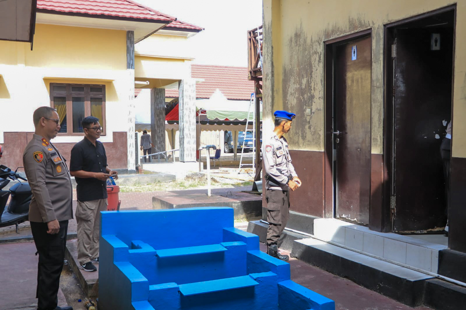 Kapolres Seruyan AKBP Beddy Suwendi memimpin tes urine terhadap seluruh personel, Rabu (28/1).