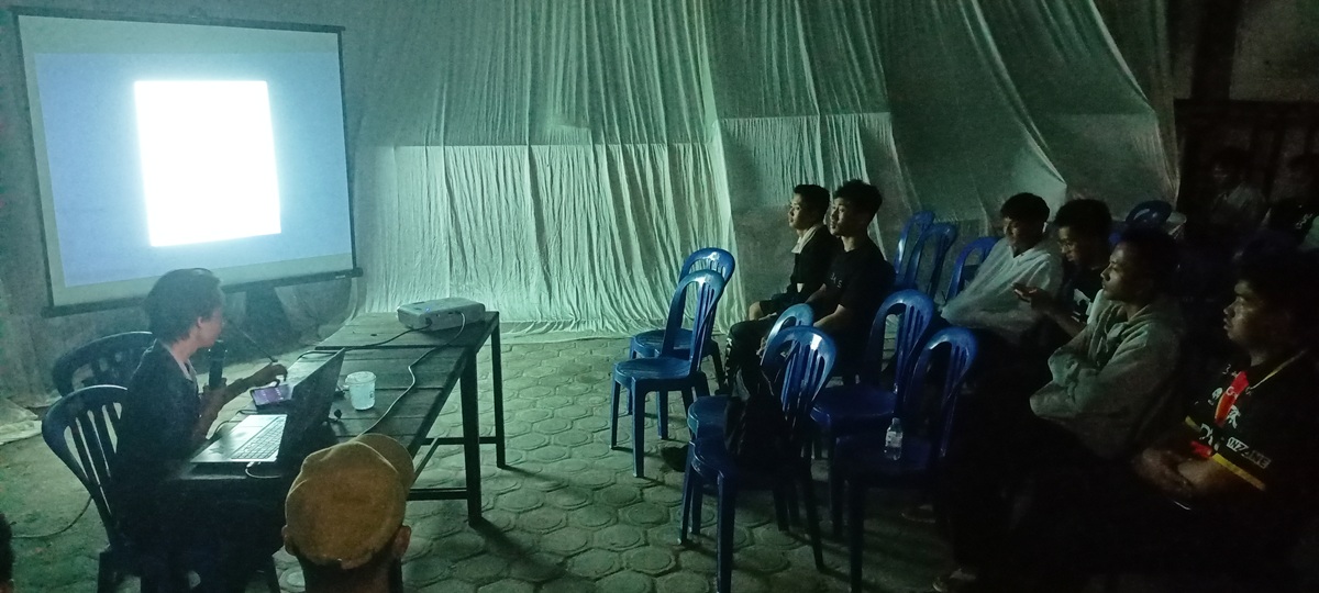 Meski hujan lebat, tim panitia dan peserta tetap antusias mengikuti technical meeting untuk event Radar Sampit E-Sport