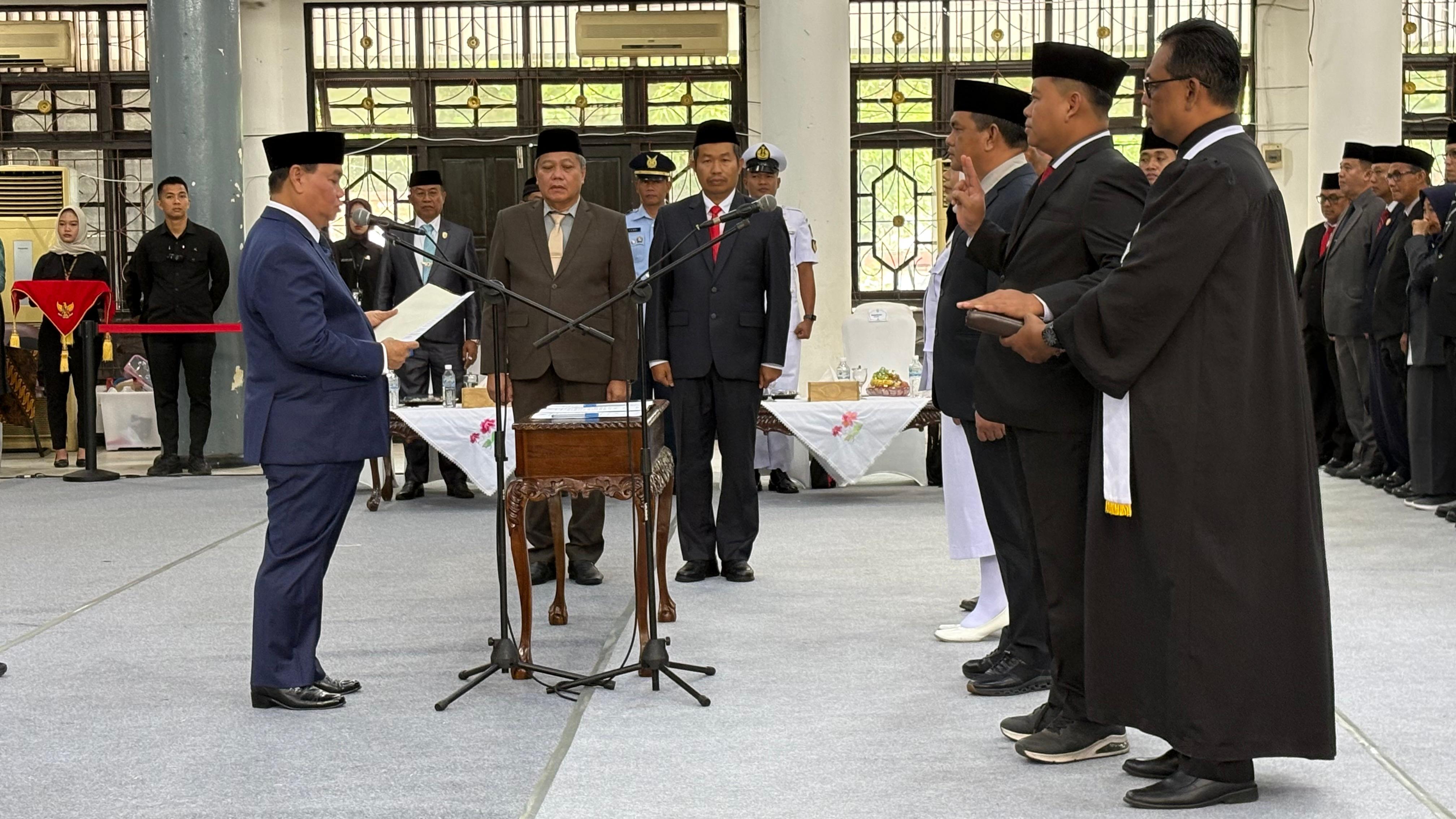 PELANTIKAN: Bupati Kotim Halikinnor lantik pejabat eselon II, Jumat (30/1/2026).YUNI/RADAR SAMPIT