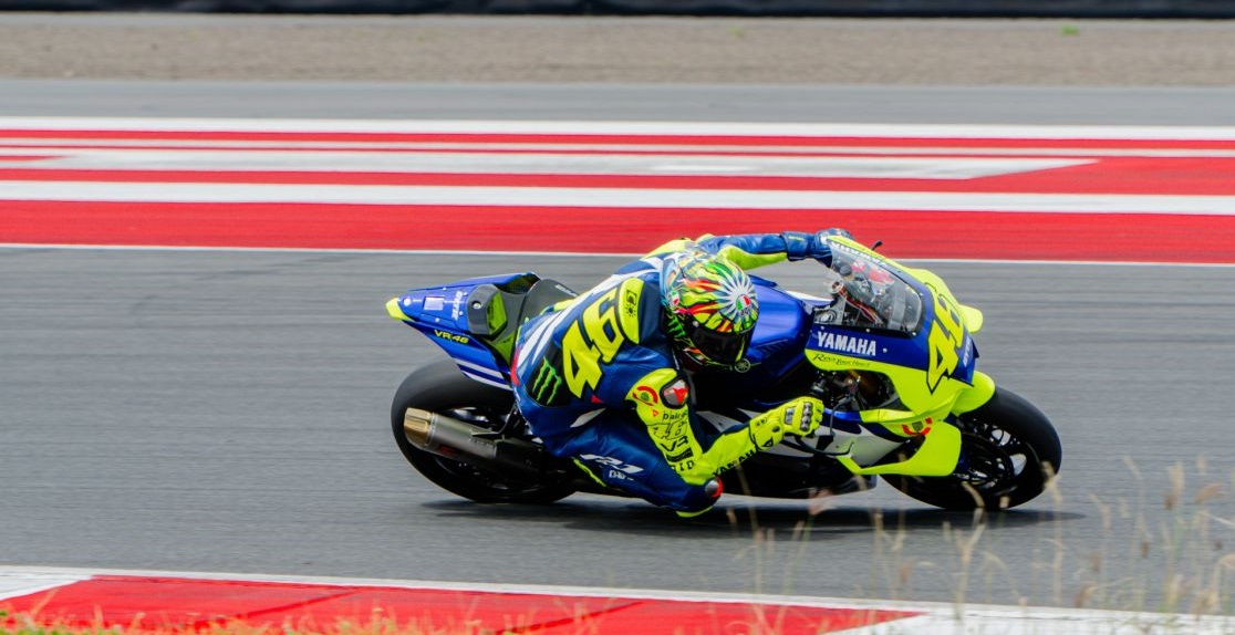Aksi Valentino Rossi saat menjajal sirkuit Mandalika, baru-baru tadi.