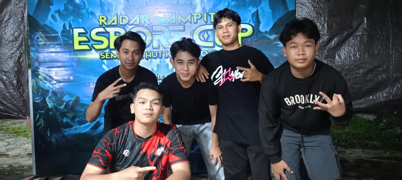 Tim NES Clove terdiri dari Ahmad Dhani, Muhammad Nizwan Royyan, Muhammad Rizky AlGifari, Fajar Rizki Darmawan, dan Fikri Haikal.