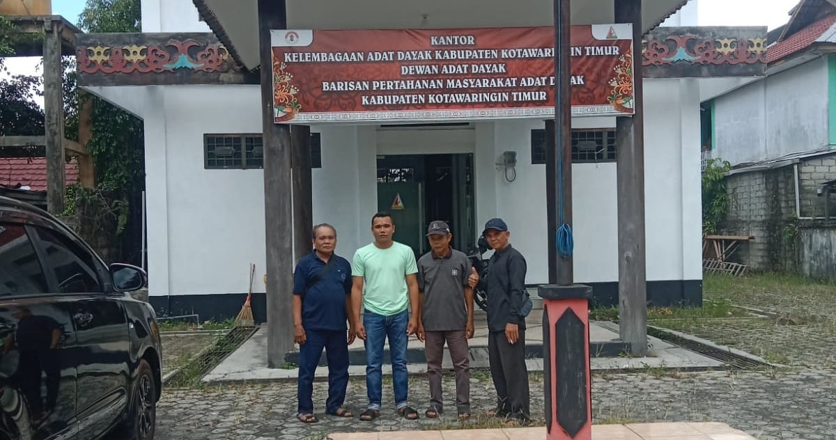 Perwakilan Masyarakat Adat Dusun Sambun, Desa Patai saat berada di sekretariat DAD Kotim, Senin (2/2).