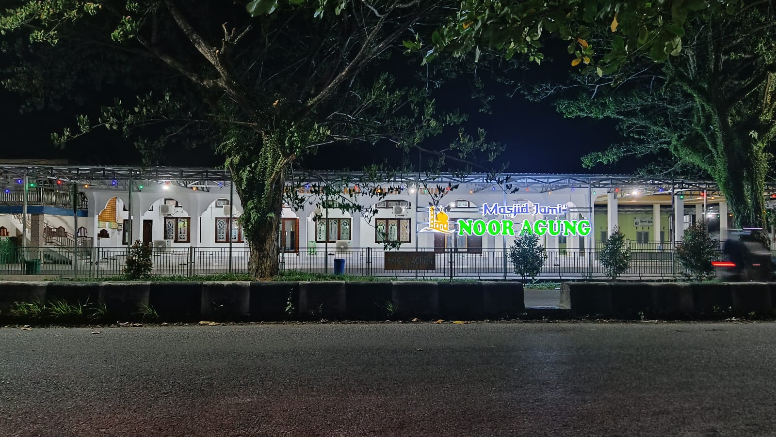 Masjid Jami Noor Agung di Jalan Pemuda Sampit. (Dok.Oes/Radar Sampit)