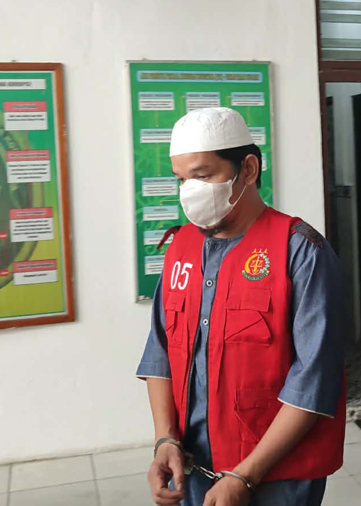 Saleh alias Salihin, saat menjalani persidangan TPPU di PN Palangka Raya.