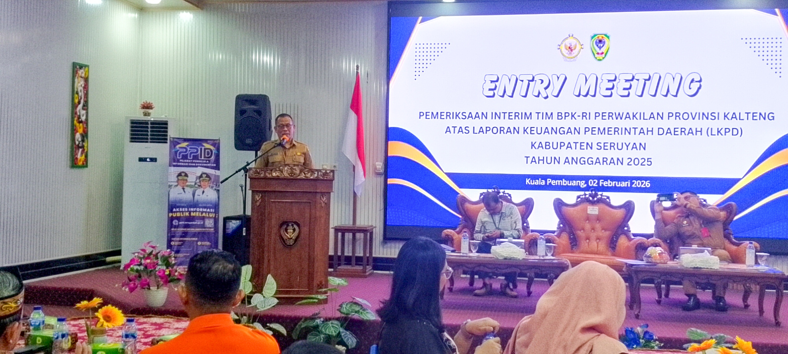 Penjabat Sekretaris Daerah Kabupaten Seruyan Bahrun Abbas saat memimpin rapat percepatan penyelesaian LKPD di Aula Badan Keuangan dan Aset Daerah (BKAD) Seruyan.