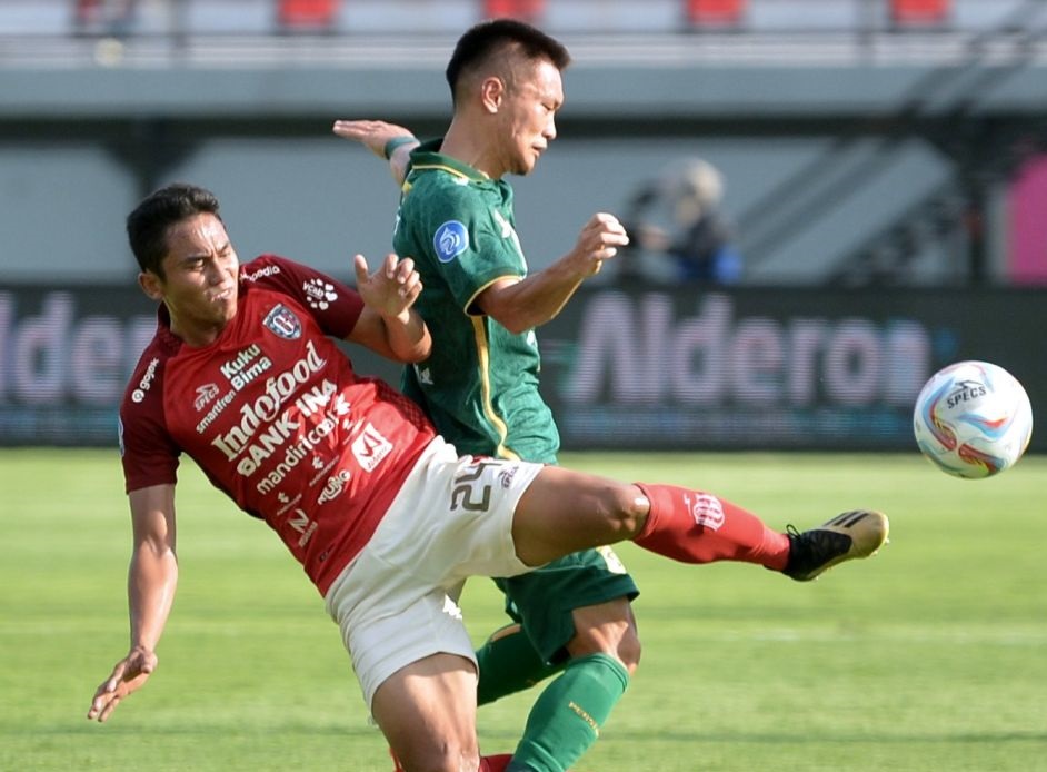 Pertemuan Bali United FC dan Persebaya Surabaya yang akan menjadi laga dengan tensi tinggi di pekan ke 20 Super League 2025/2026