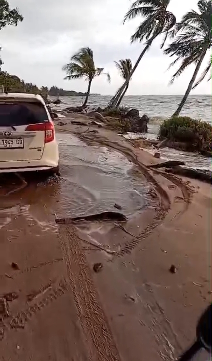 Kondisi Pantai Keraya di Kecamatan Kumai, Kabupaten Kotawaringin Barat, belum lama ini.