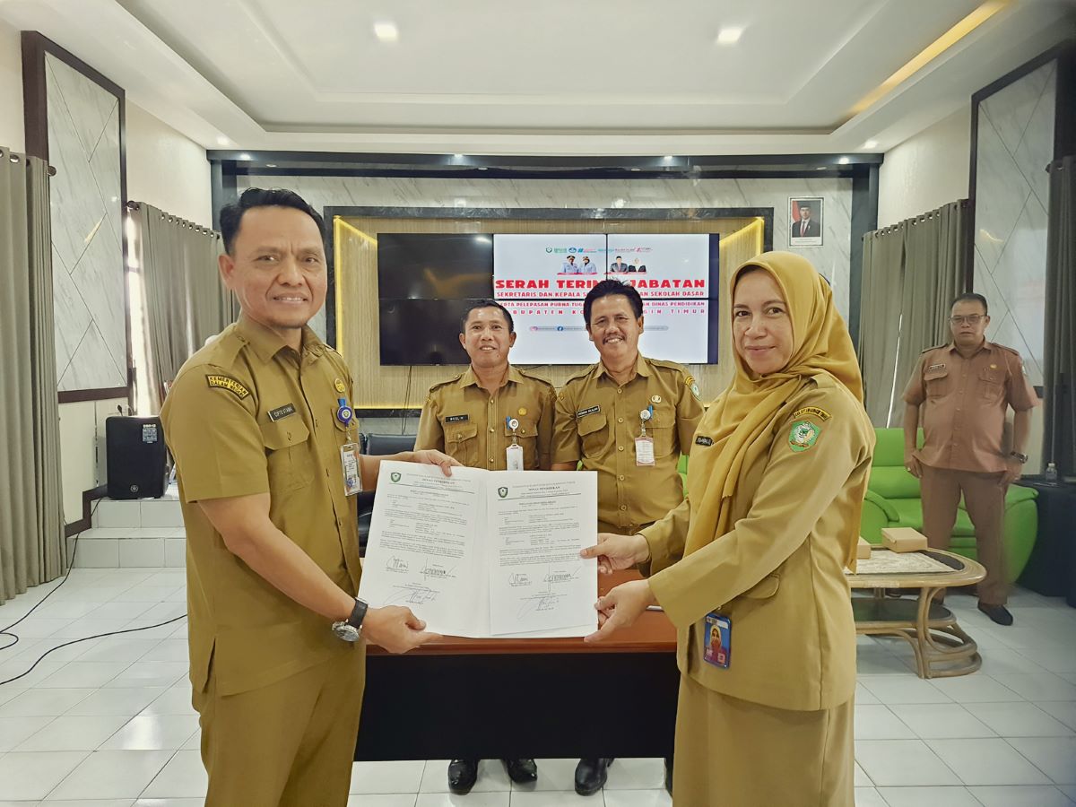SERTIJAB : Serah terima jabatan (Sertijab) di Dinas Pendidikan Kotim, Senin (2/2). HENY/RADARSAMPIT