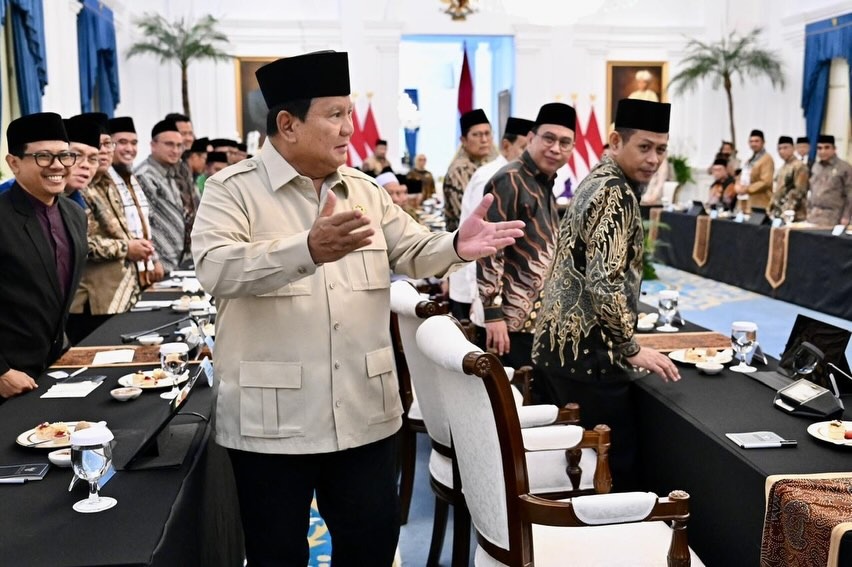 Presiden Republik Indonesia Prabowo saat silaturahmi dengan pimpinan organisasi kemasyarakatan (ormas) Islam, tokoh agama, serta pimpinan pondok pesantren di Istana Merdeka, Jakarta, Selasa (3/2/2026)