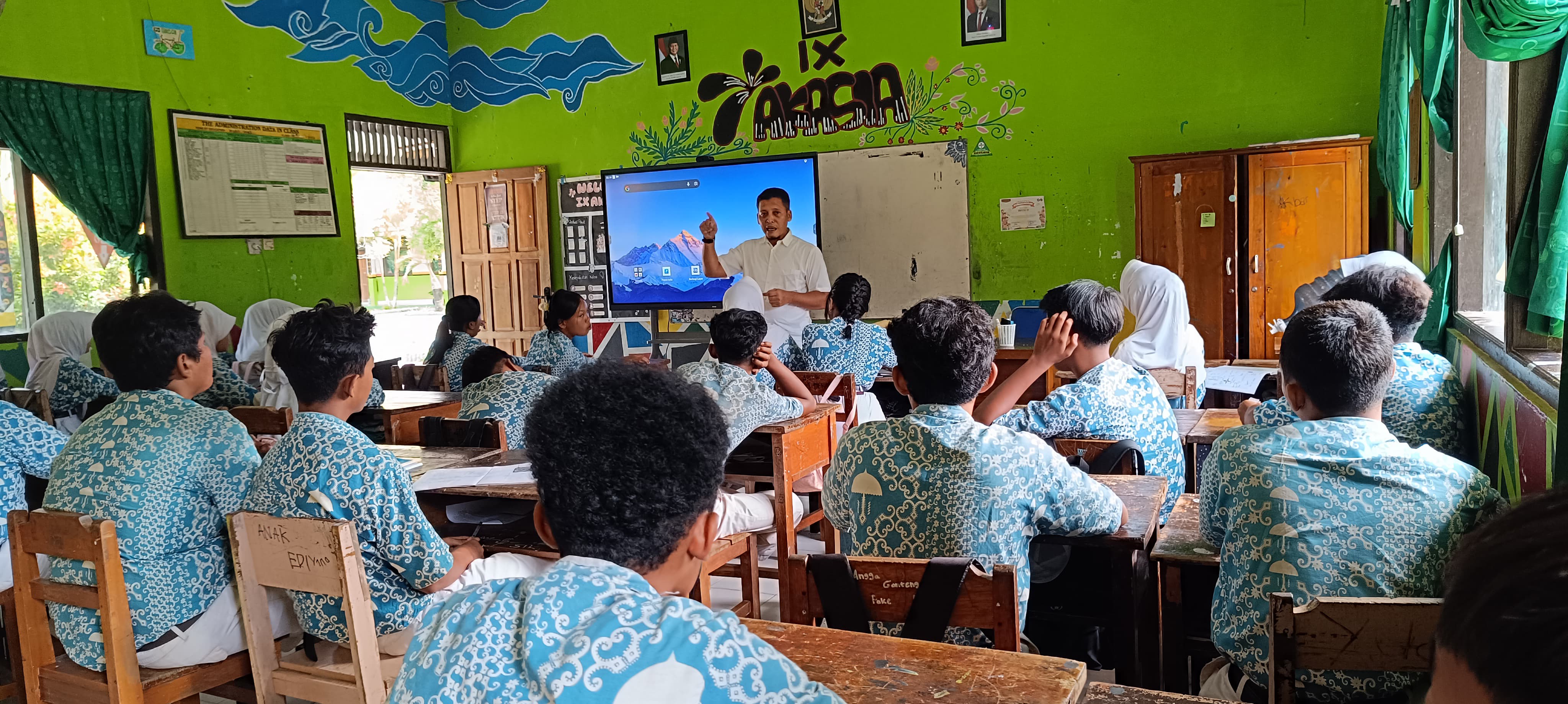 Program Astra mengajar di SMP Indah Makmur yang dilaksanakan PT Gunung Sejahtera Dua Indah (GSDI) dan PT Gunung Sejahtera Yoli Makmur (GSYM).