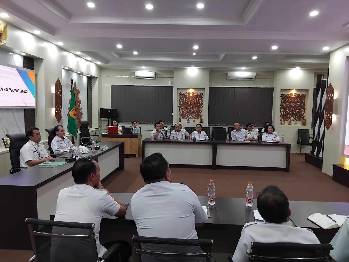 Suasana rapat penataan dan pengelolaan aset Taman Kota Kuala Kurun, di ruang rapat lantai 1 kantor bupati setempat, Rabu (4/2) siang.