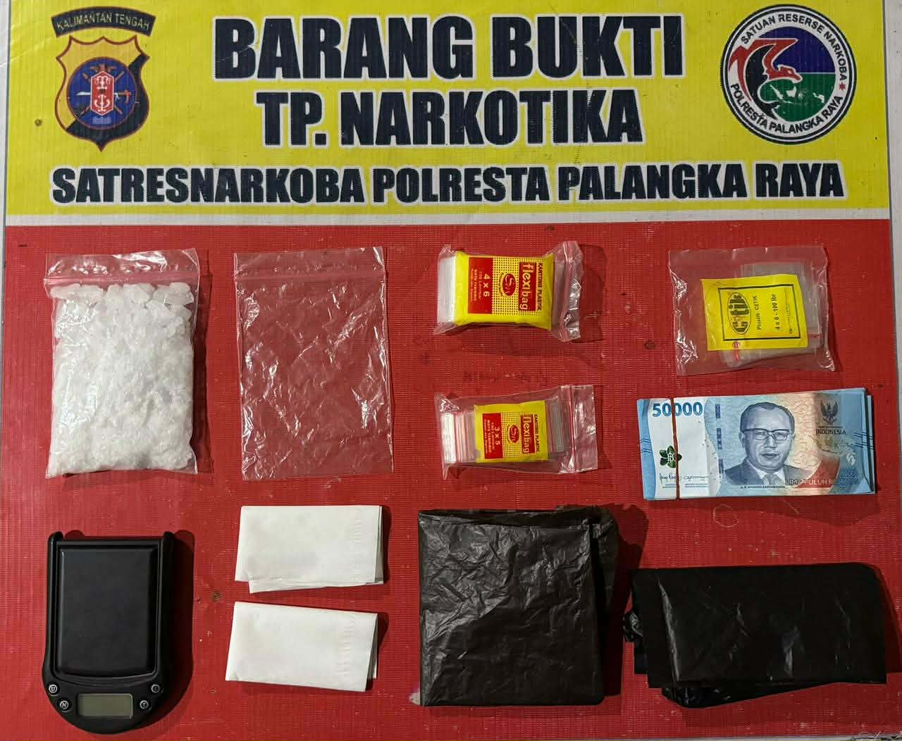 Barang bukti peredaran narkotika jenis sabu, saat diamankan di Polresta Palangka Raya, dari pria inisial S di Tangkiling