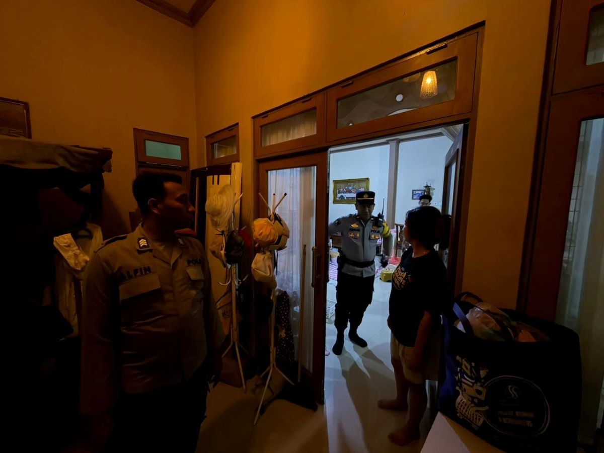 KAMTIBMAS: SPKT bersama piket fungsi Polresta Palangka Raya mendatangi TKP dugaan tindak pidana percobaan pencurian di Jalan Kutilang, Kota Palangka Raya, Jumat (6/2/2026). FOTO: IST/RADAR SAMPIT