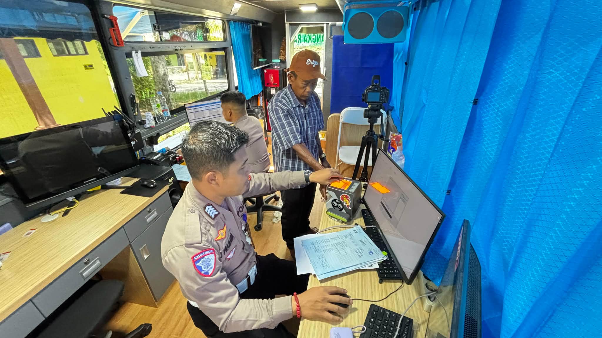 Satuan Lalu Lintas (Satlantas) Polresta Palangka Raya melaksanakan Program SIM Go Pelosok (Gosok) sebagai inovasi pelayanan publik di awal tahun 2026.