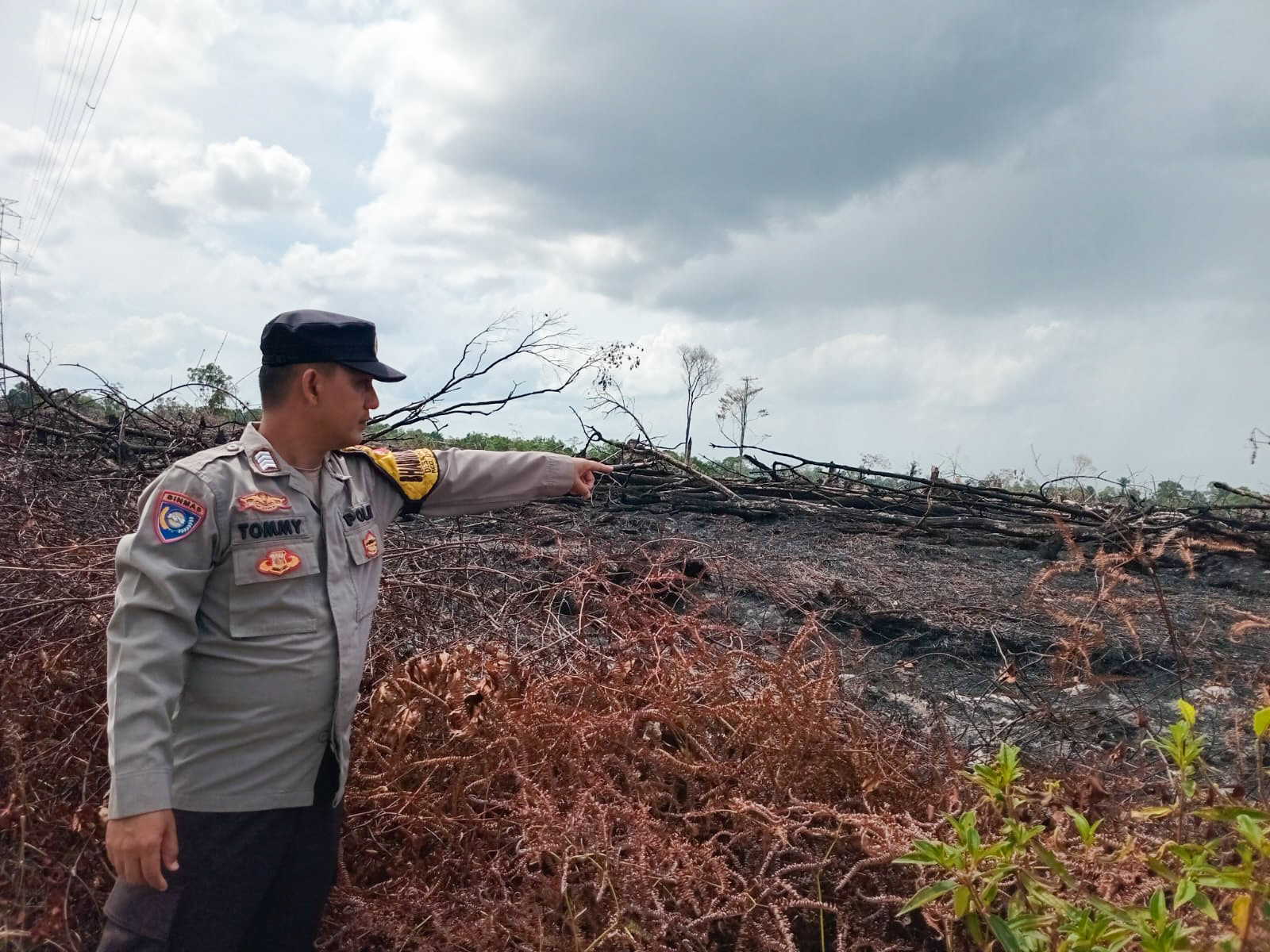 Polsubsektor Danau Seluluk melakukan pengecekan kebakaran hutan dan lahan (karhutla), Minggu (8/2).