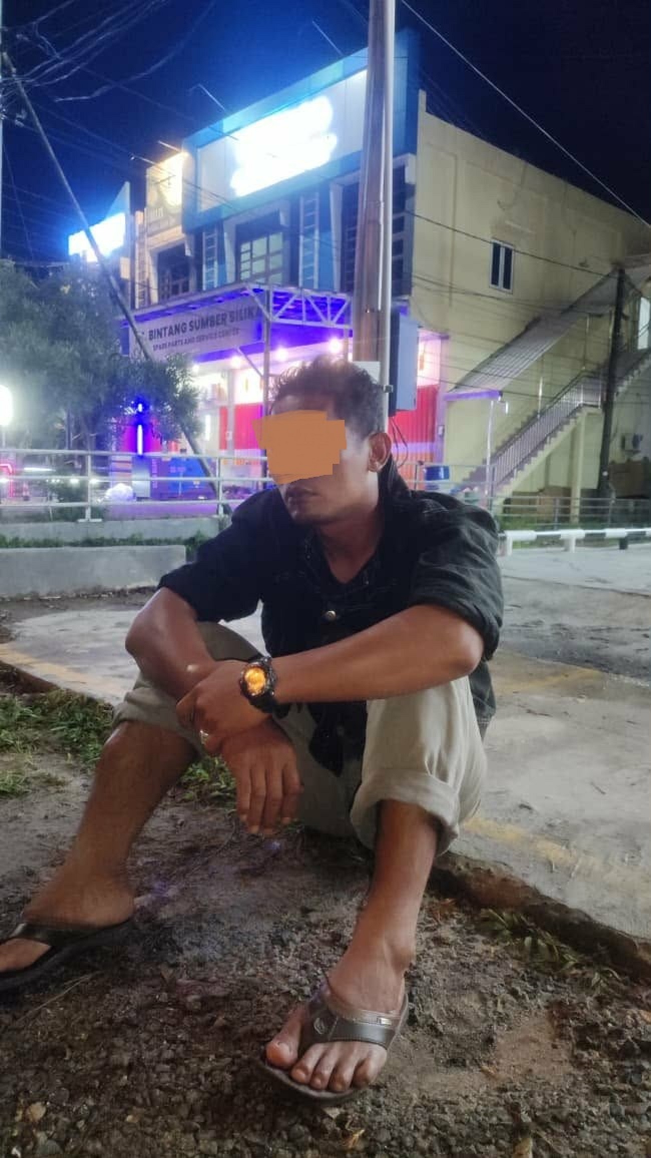 Pria berinisial AG (39saat diamankan kemudian diserahkan ke Mapolsek Pahandut, ditetapkan sebagai tersangka dugaan penipuan.