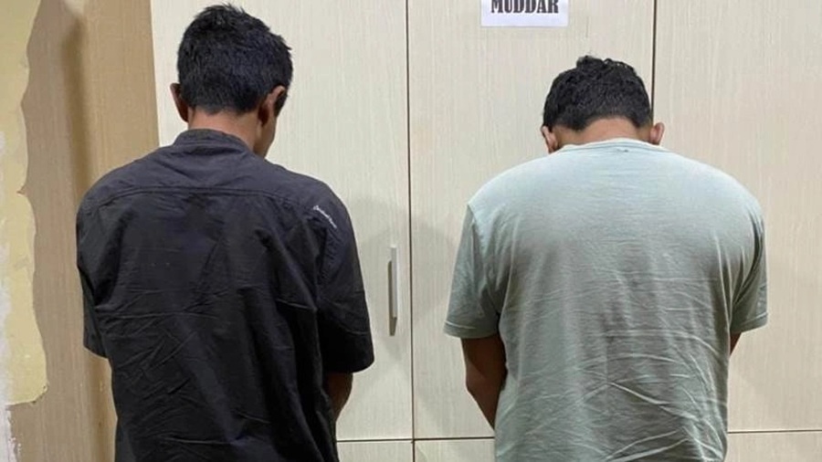 Kedua pelaku pengedar sabu berinisial MH (41) dan AM (50). (Humas Polda)