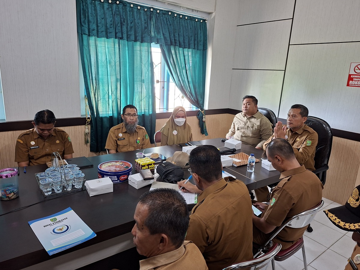 Pj Sekda Sukamara Sunardi saat memimpin audensi dengan pihak Politeknik Negeri Pontianak.